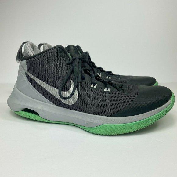 Nike Other - Nike Air Versitile Men's Athletic Basketball Shoes